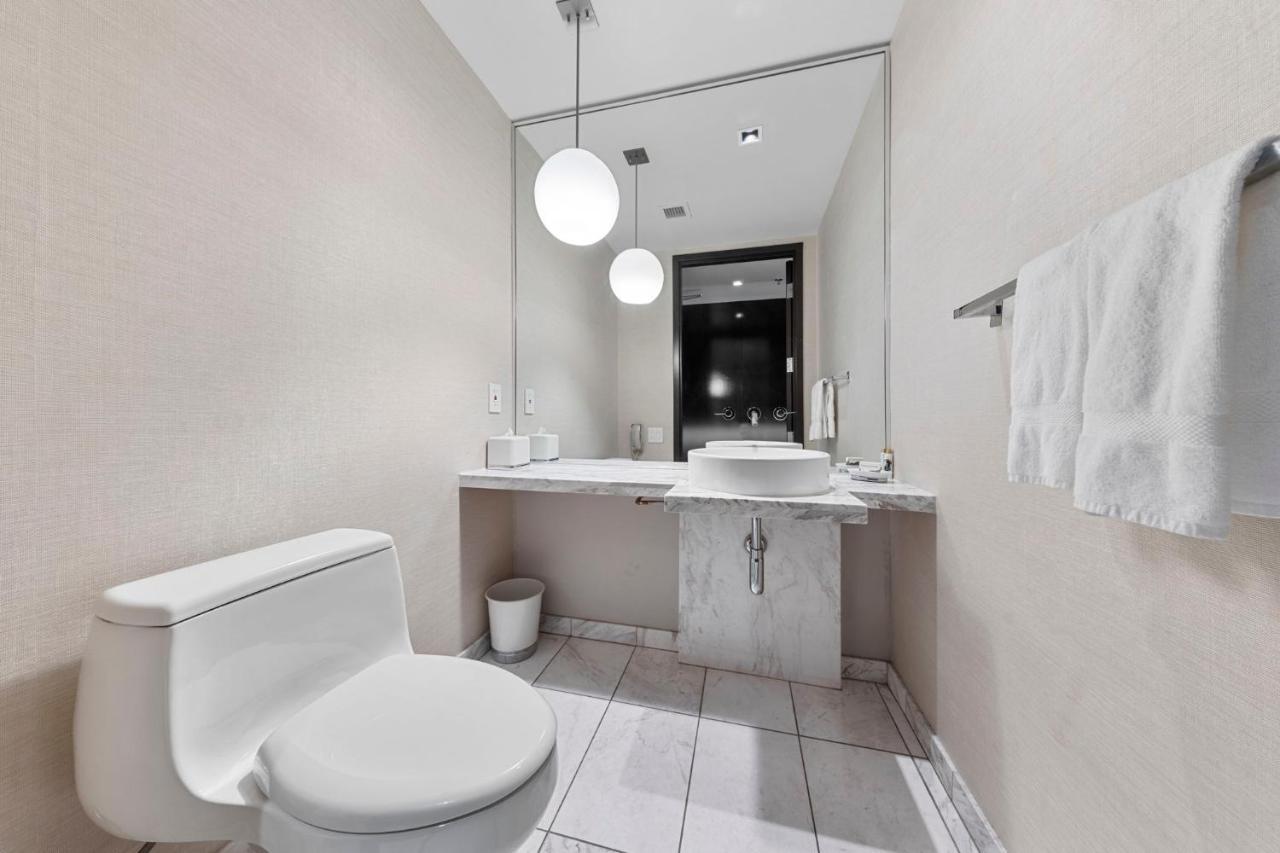 Huge Modern Luxury 17 Floor Panoramic Corner Suite With Open Balcony Las Vegas Bagian luar foto