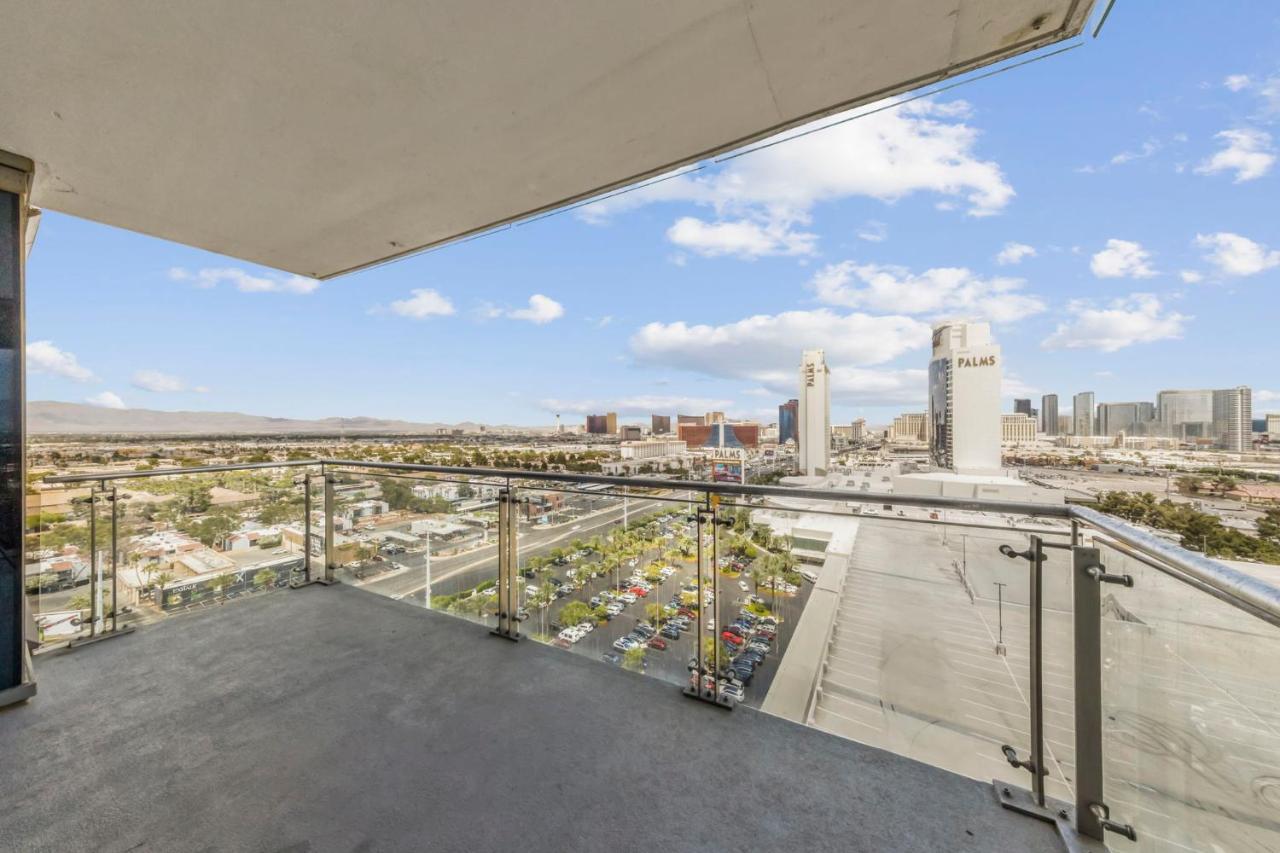 Huge Modern Luxury 17 Floor Panoramic Corner Suite With Open Balcony Las Vegas Bagian luar foto