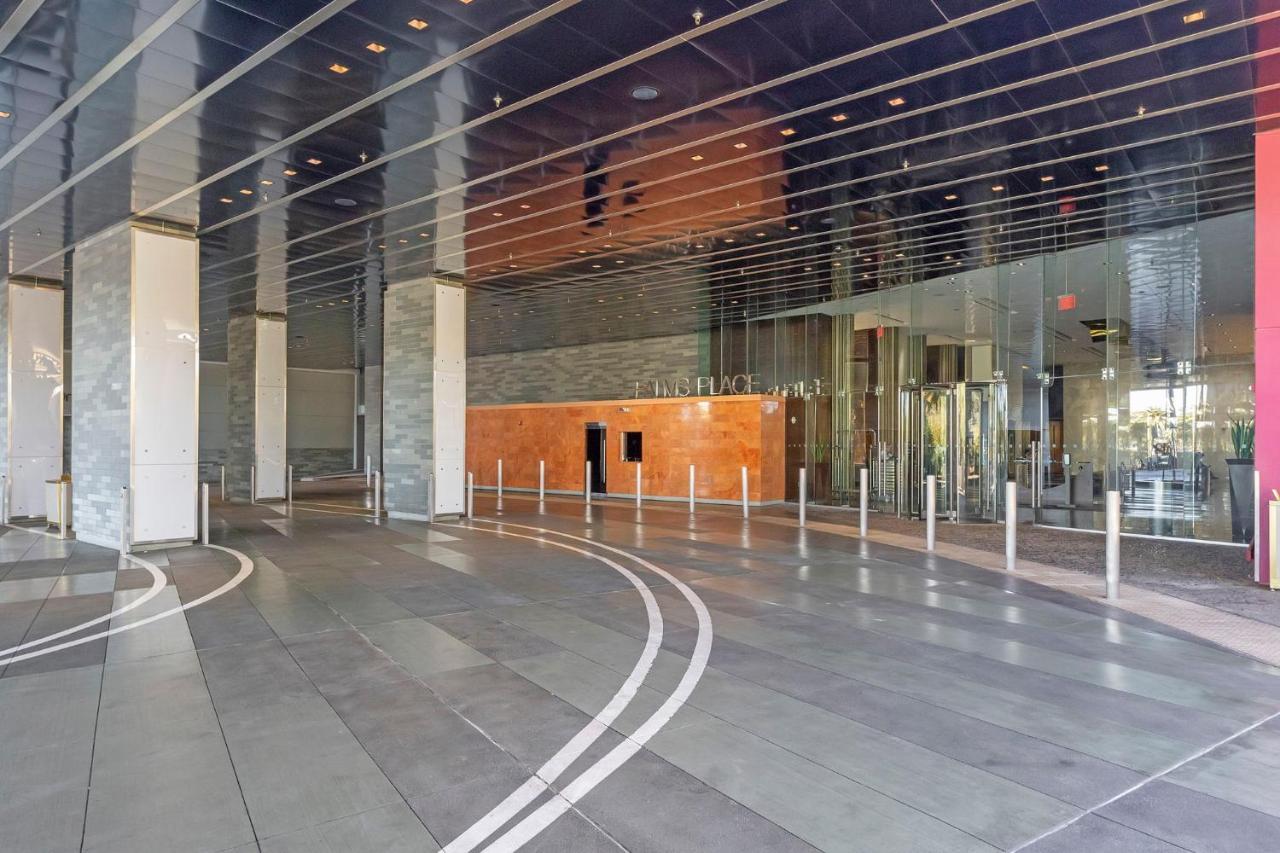 Huge Modern Luxury 17 Floor Panoramic Corner Suite With Open Balcony Las Vegas Bagian luar foto